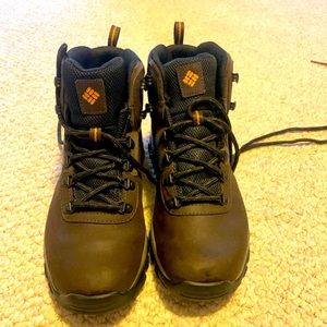 Men’s Columbia hiking boots size 10
